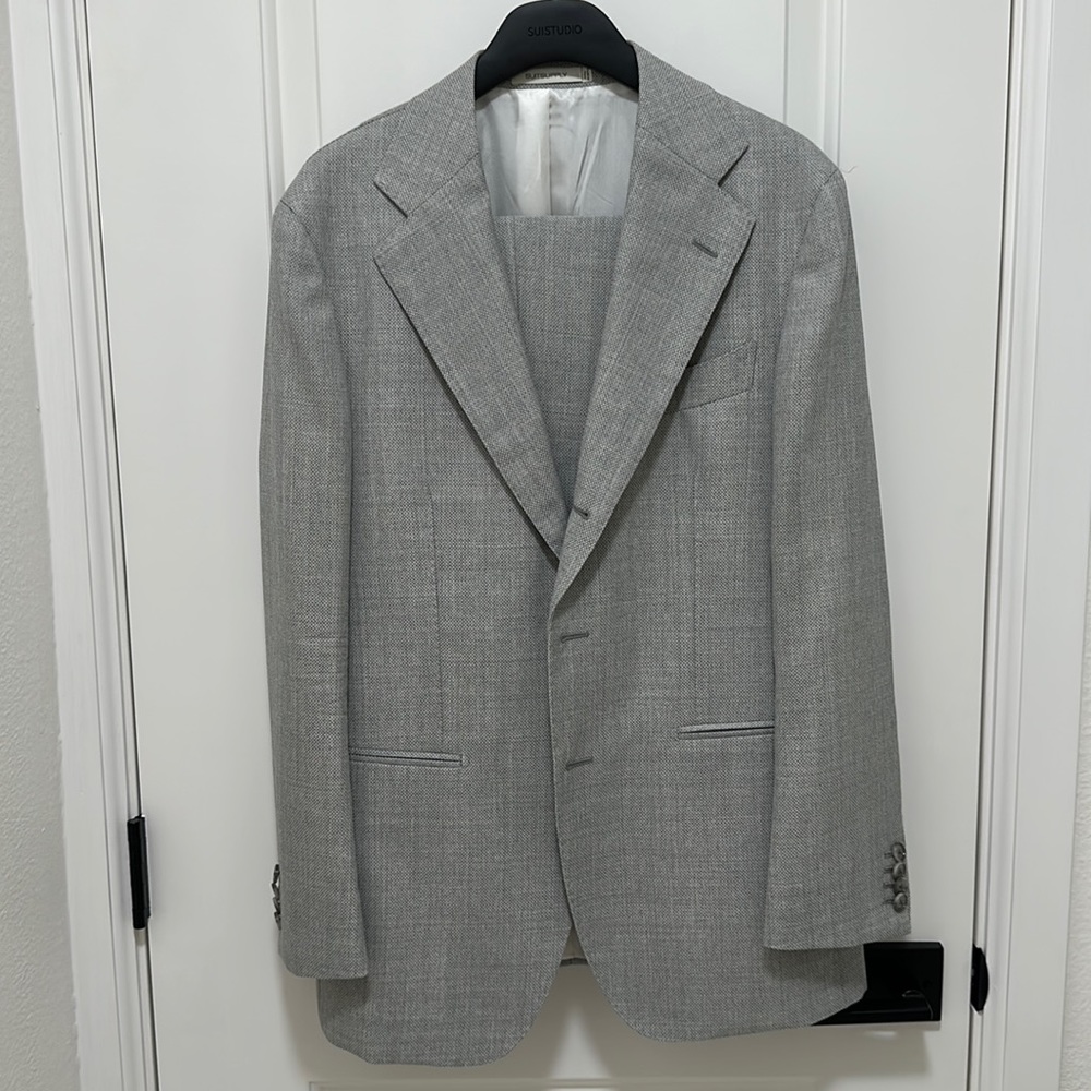 Men’s custom suit supply suit